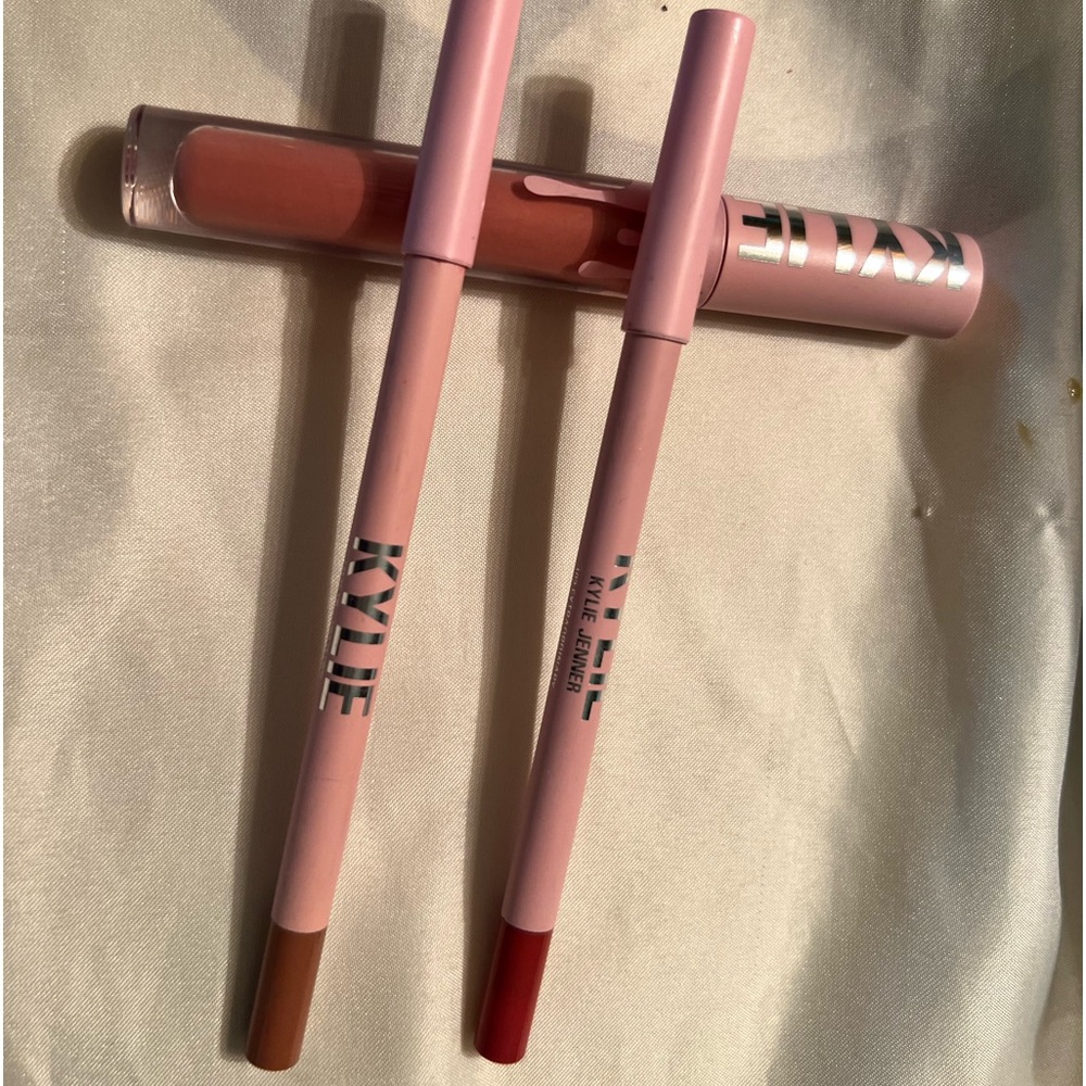 Lip liner and lipstick